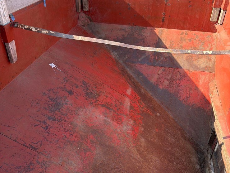 lundell-250-bushel-gravity-wagon-image-18