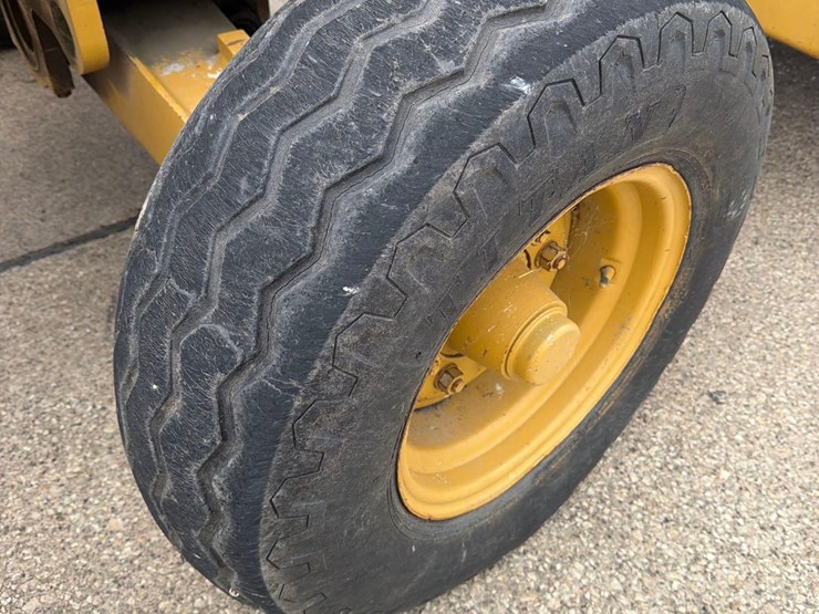 caterpillar-416-image-11