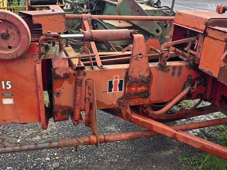 internatinal-435i-square-baler-image-12