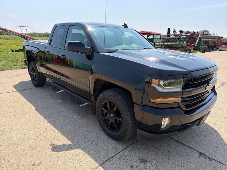 2018-chevrolet-1500-image-52