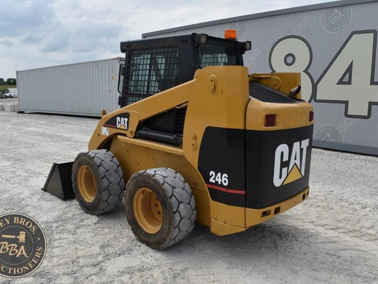 caterpillar-246-image-15