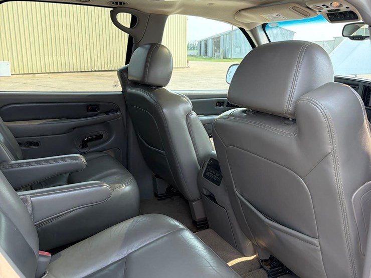 2005-gmc-yukon-denali-image-41