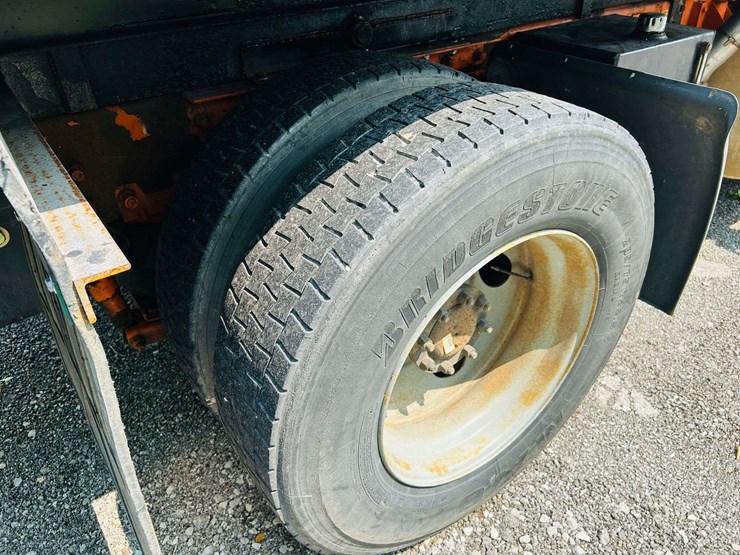 2005-kenworth-t300-image-21
