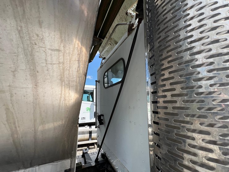 mdhd-freightliner-for-project-or-parts-equipped-with-an-m11-and-an-adams-tender-image-19