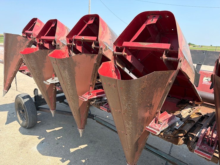 case-ih-1063-image-39