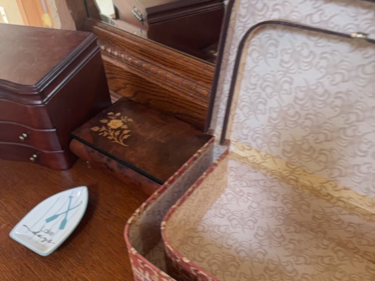 jewelry-and-jewelry-boxes-image-4