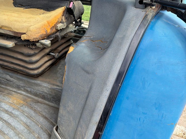 new-holland-8560-image-29