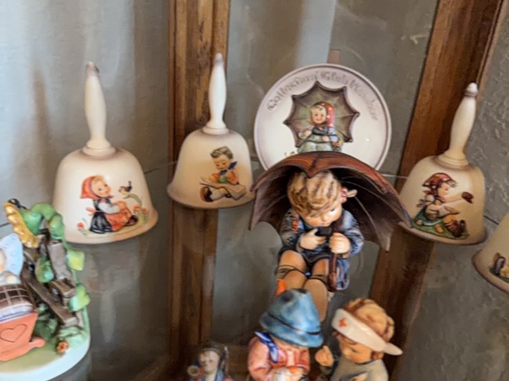 goebel,-west-germany-pieces.--winning-bidder-takes-everything-(-10-pieces)-image-5