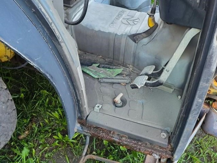 new-holland-tn65d-image-38