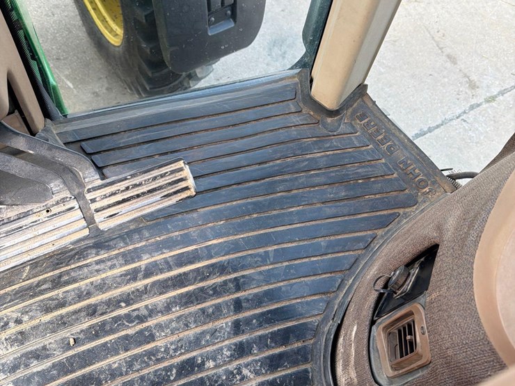 john-deere-8200-image-59