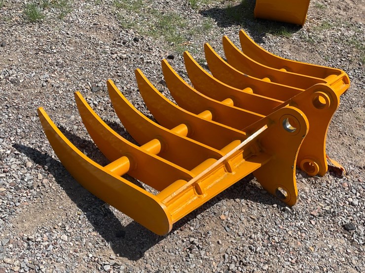 2026-caterpillar-305-image-8