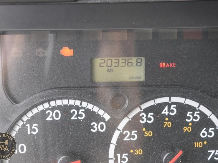 2011-freightliner-cascadia-113-image-48