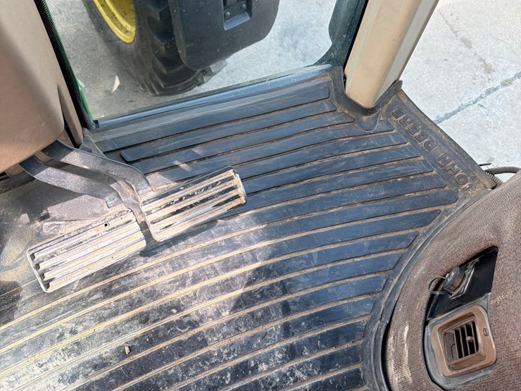 john-deere-8200-image-53