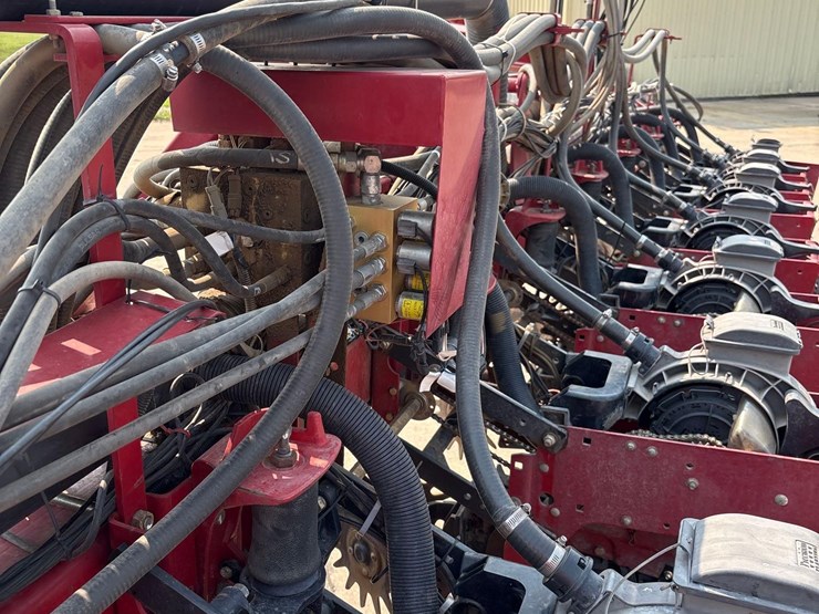 2011-case-ih-1240-image-56