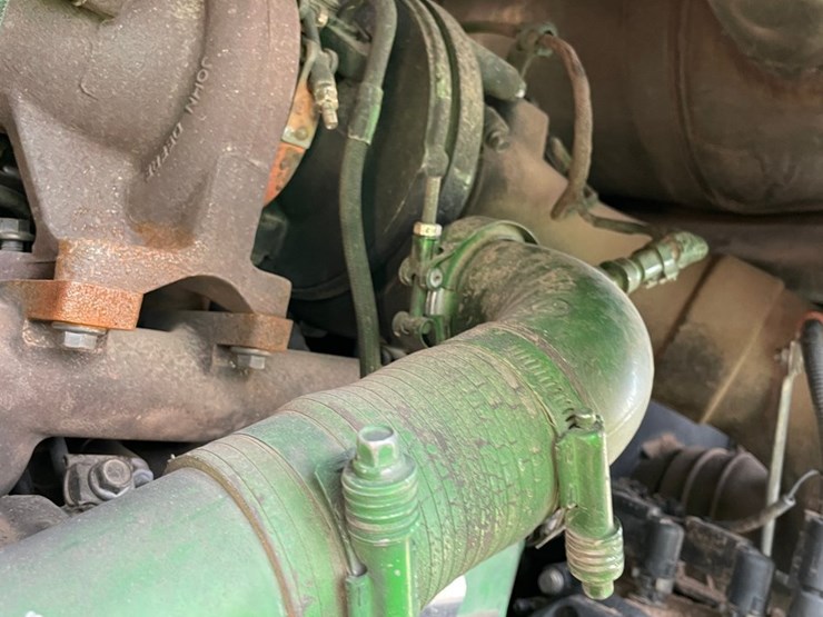 2015-deere-648l-image-43
