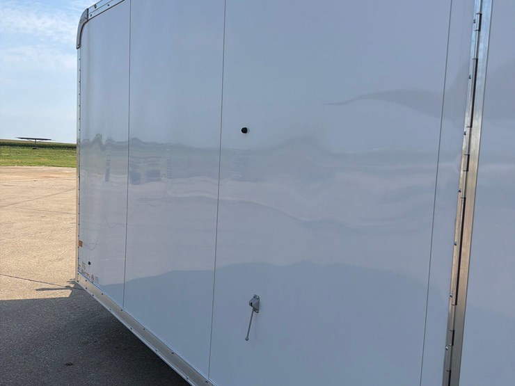 2020--haulmark-grizzly-hd-8-1/2ft-x-24ft-enclosed-trailer----like-new-image-11