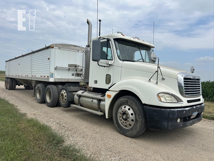 2005-freightliner-columbia-120-image-4