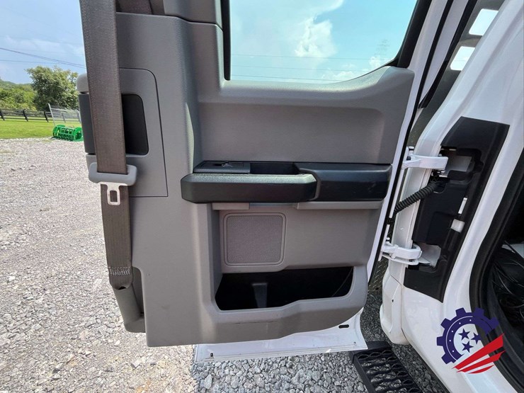 2017-ford-f550-xl-image-41