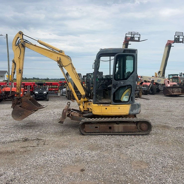 KOMATSU PC35MR