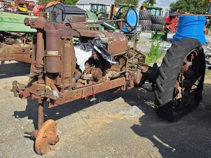 farmall-f14-tractor-(not-running)-image-2
