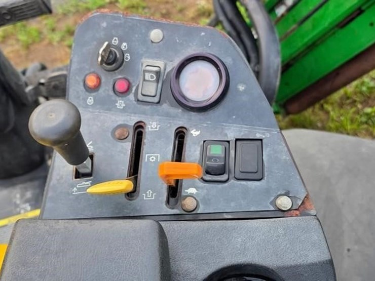 2005-john-deere-3225c-image-36