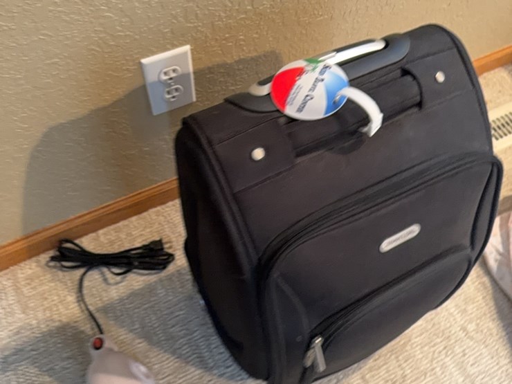 wrinkle-remover-and-like-new-travelon-pull-type-suitcase-image-6
