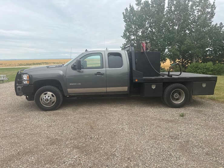 2011-chevrolet-3500-image-4