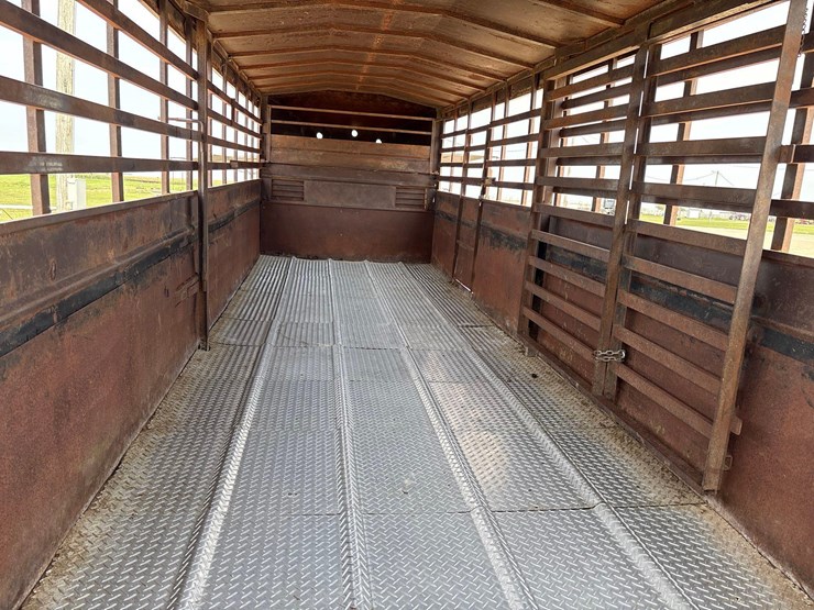 1990-trailmann-7ft-x-24ft-gooseneck-livestock-trailer-image-31