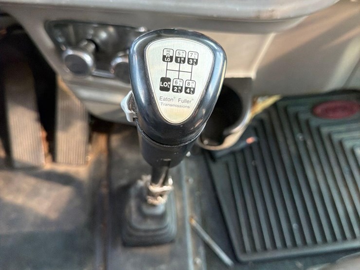 2007-peterbilt-379-image-52