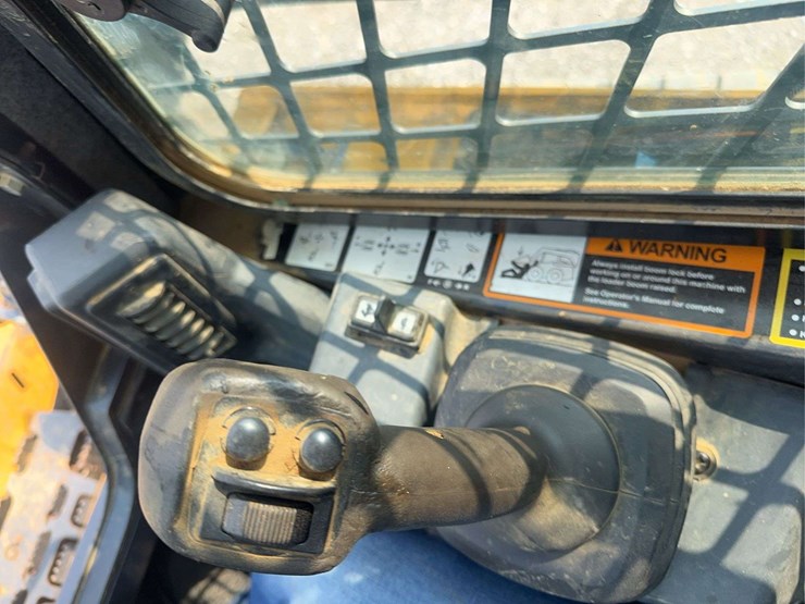 2018-deere-333g-image-17