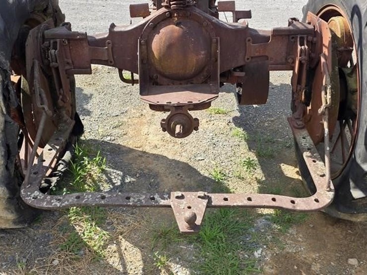 farmall-f20-tractor-(not-running)-image-10