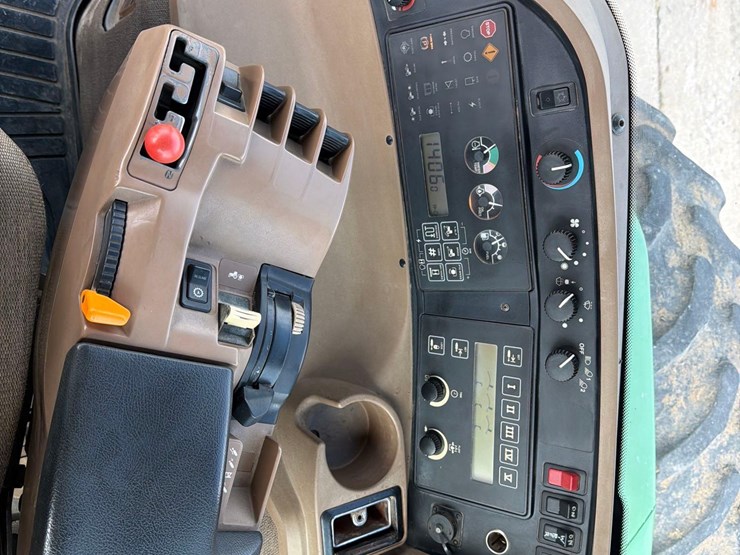 john-deere-8200-image-58