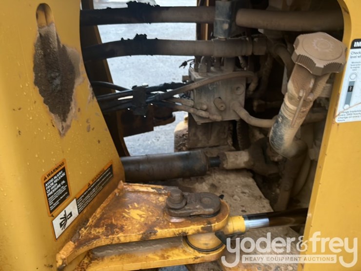2014-deere-624k-image-51