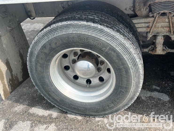 2018-freightliner-114sd-image-20