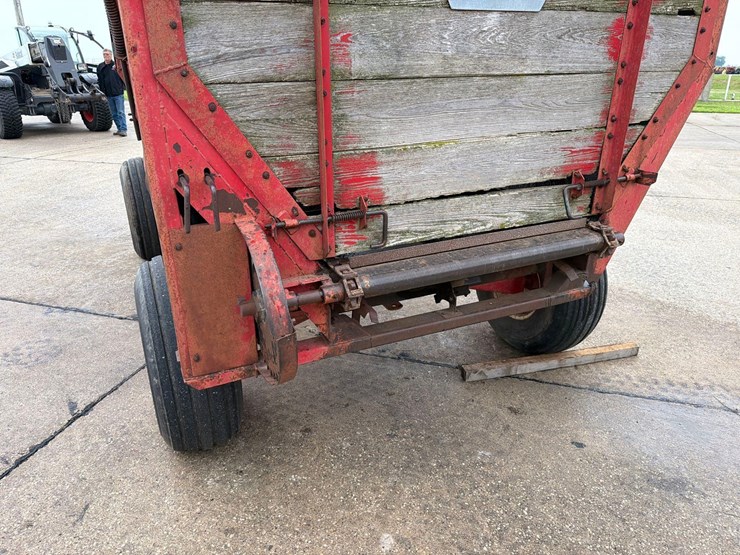 roda-12ft-rear-unload-metal-silage-wagon-image-8
