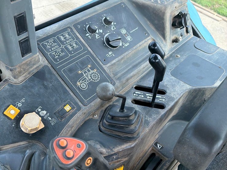 new-holland-8560-image-35
