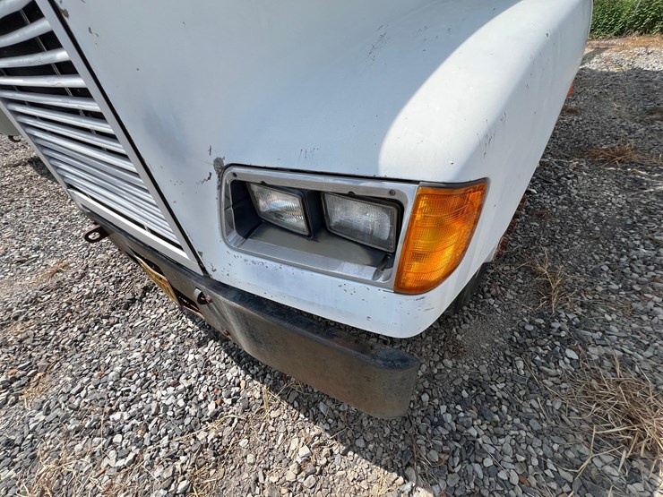 mdhd-freightliner-for-project-or-parts-equipped-with-an-m11-and-an-adams-tender-image-12