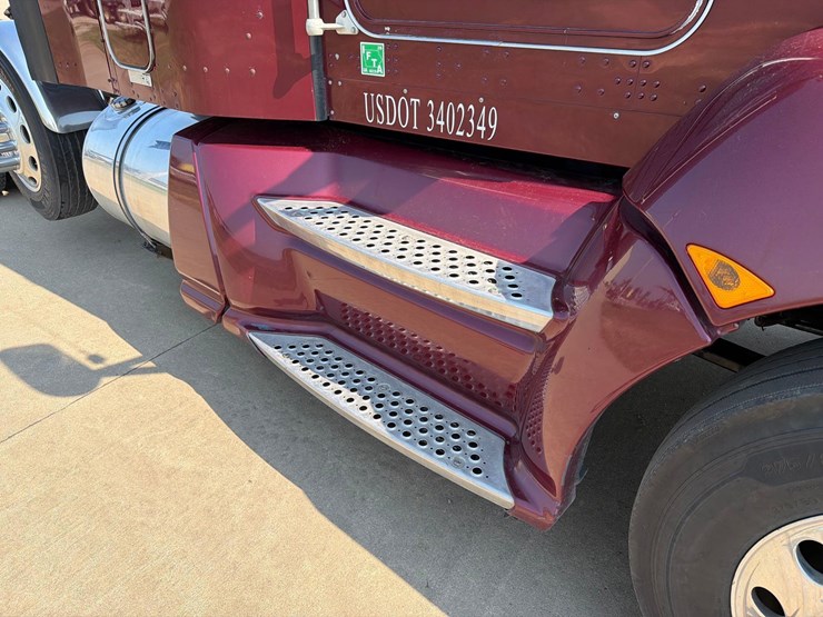 2010-kenworth-t660-image-21