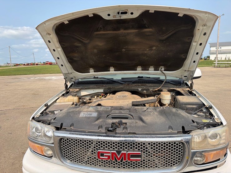 2005-gmc-yukon-denali-image-46