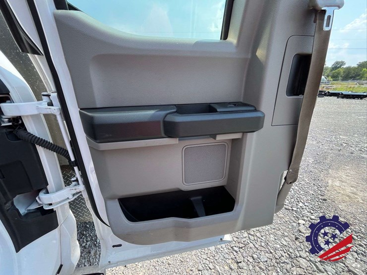 2017-ford-f550-xl-image-51