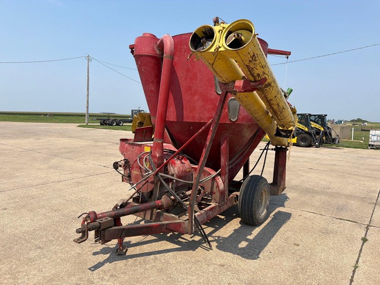 new-holland-354-image-1