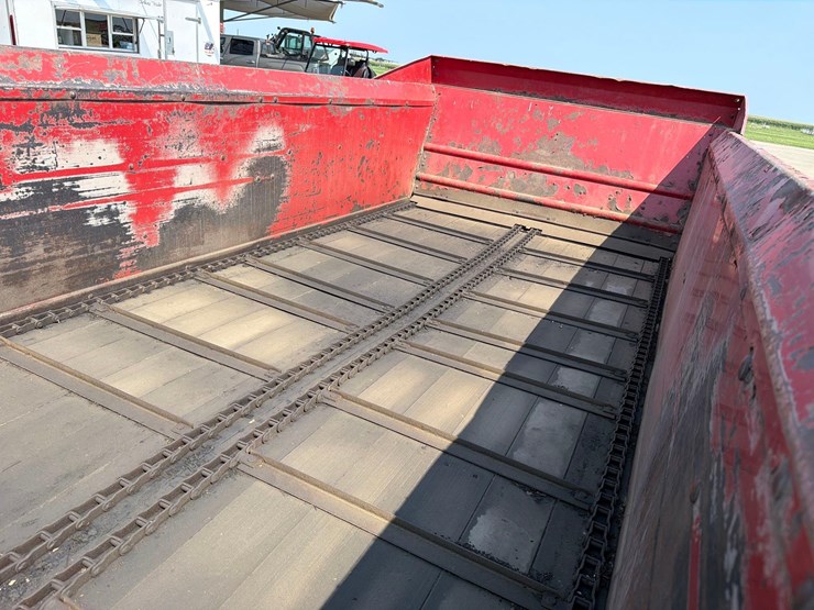 new-holland-195-image-21