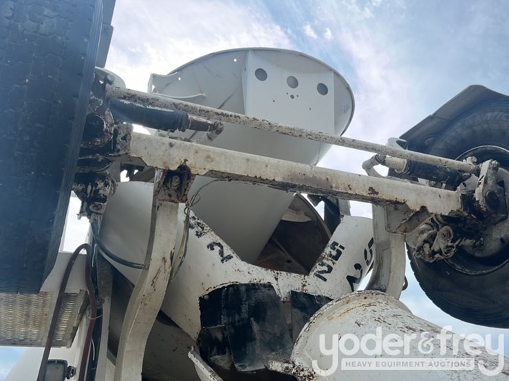 2018-freightliner-114sd-image-39