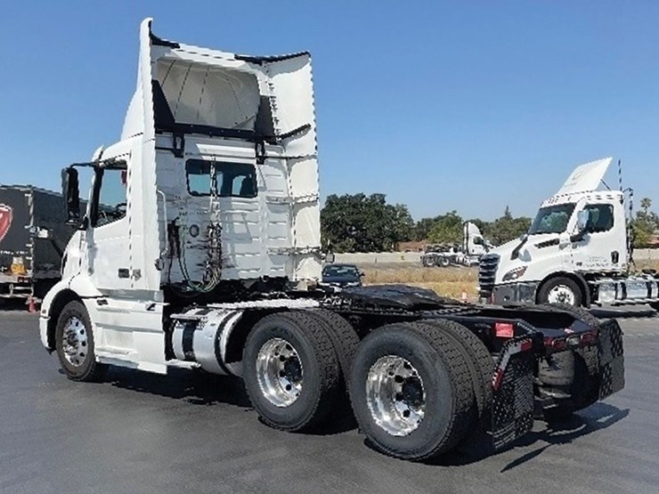 2020-volvo-vnr300-image-2