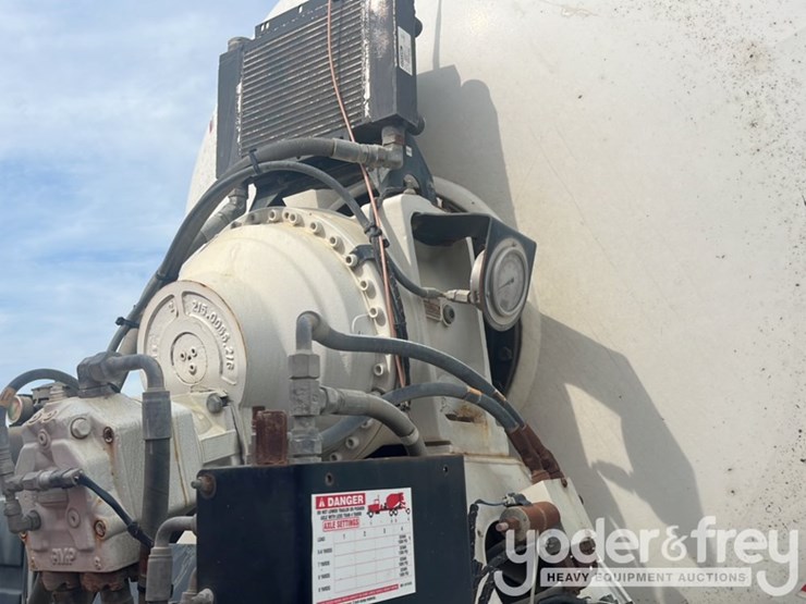 2018-freightliner-114sd-image-30