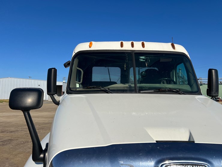 freightliner-cascadia-image-18