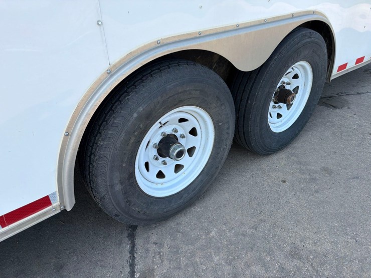 2018-diamond-100”-x-24ft-bumper-hitch-enclosed-trailer-image-15
