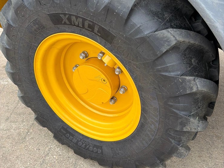 2021-deere-324l-image-21