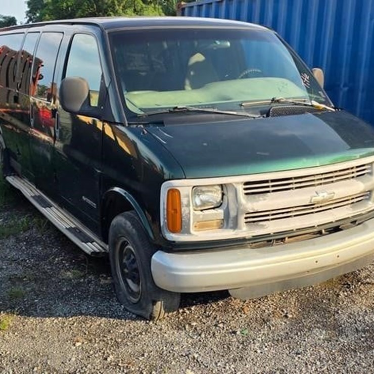 2001 CHEVROLET EXPRESS 3500