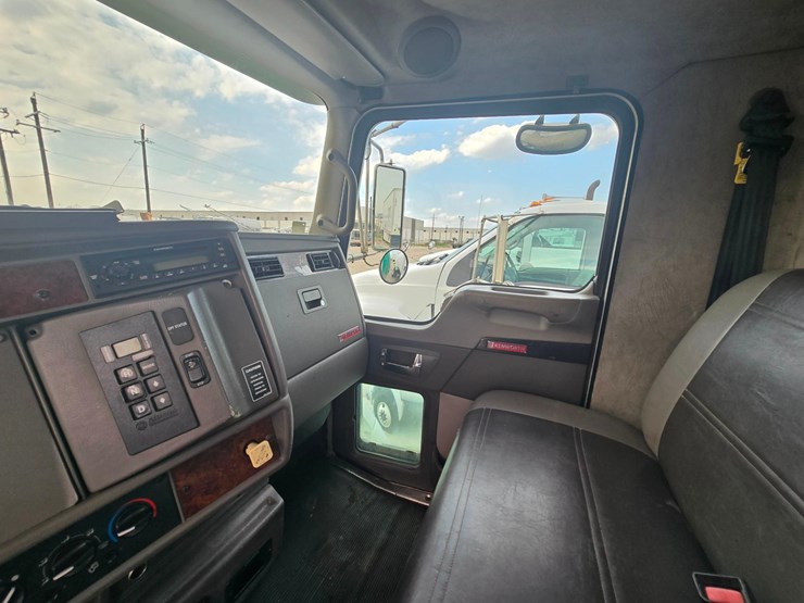 2010-kenworth-t370-image-36